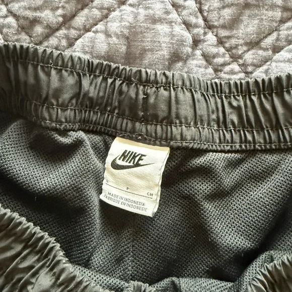 Nike Men’s Standard Fit Shorts – Black - Picture 2 of 3